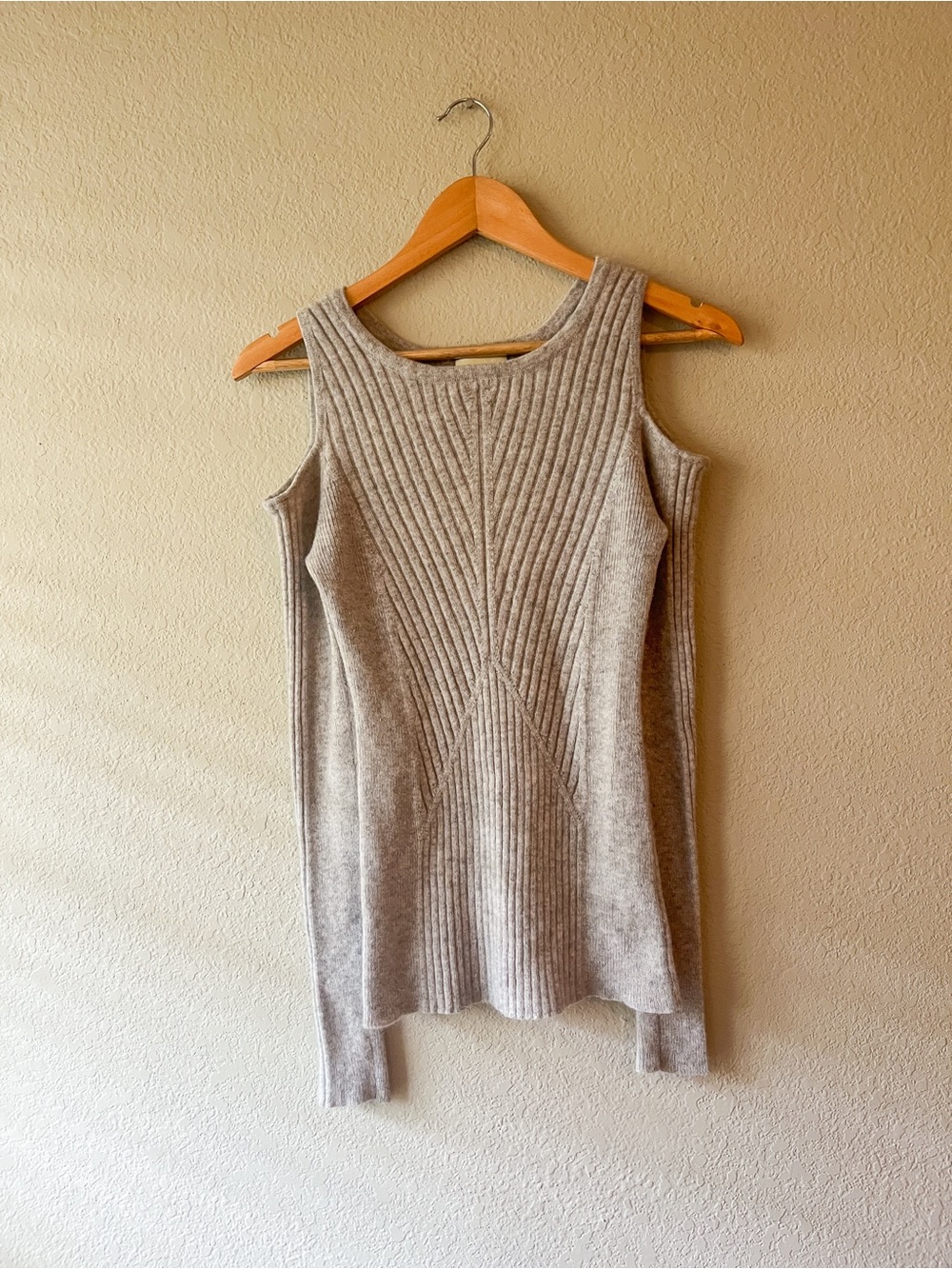 Qi Cashmere Cut Out Shoulder Ribbed Knit Sleeveless Top Small 100% Cashmere